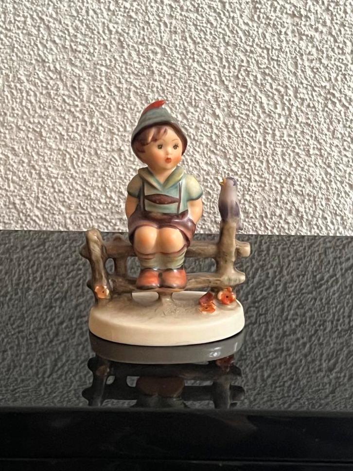 Hummel Goebel Beeldje Jongen met Vogel, Antiek en Kunst, Antiek | Keramiek en Aardewerk, Ophalen