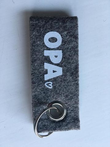 Sleutelhanger opa beschikbaar voor biedingen