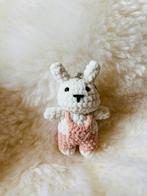 Gehaakt klein konijntje met sleutelhanger, Verzenden, Nieuw, Knuffel of Figuurtje