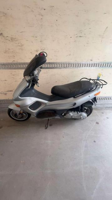 Gillera runner 180 a1 en zip 172cc voll opties beschikbaar voor biedingen