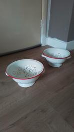 2 Prachtige Roestvrijstalen Vergieten (Wit/Rood), Huis en Inrichting, Ophalen of Verzenden, Nieuw