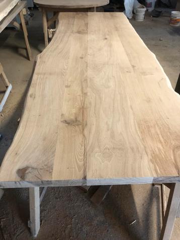 Eiken boomstam tafel blad ongeveer 4 dik 3 meter uit 1 stuk  beschikbaar voor biedingen