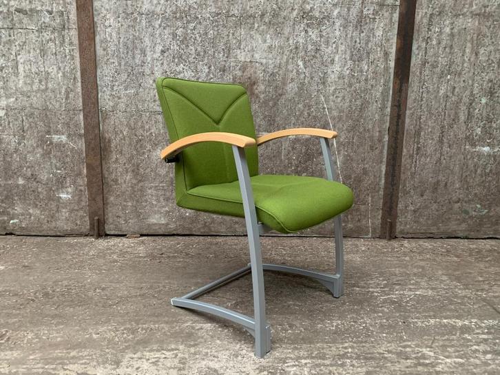 Kinnarps vergaderstoel slede, Huis en Inrichting, Stoelen, Gebruikt, Metaal, Stof, Overige kleuren, Ophalen of Verzenden
