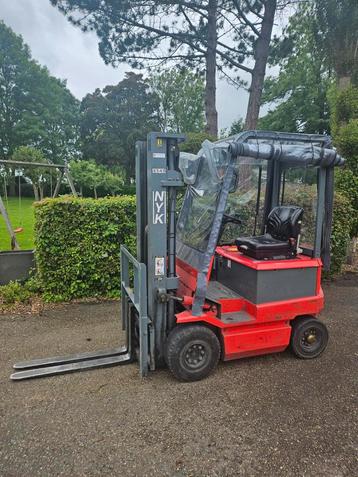 Nette compacte heftruck triplomast sideschift 4.70 Hefhoogte beschikbaar voor biedingen
