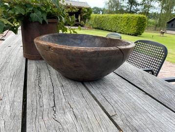 Landelijke robuuste houten schaal beschikbaar voor biedingen