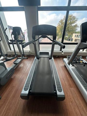 Life Fitness Loopband(en) beschikbaar voor biedingen