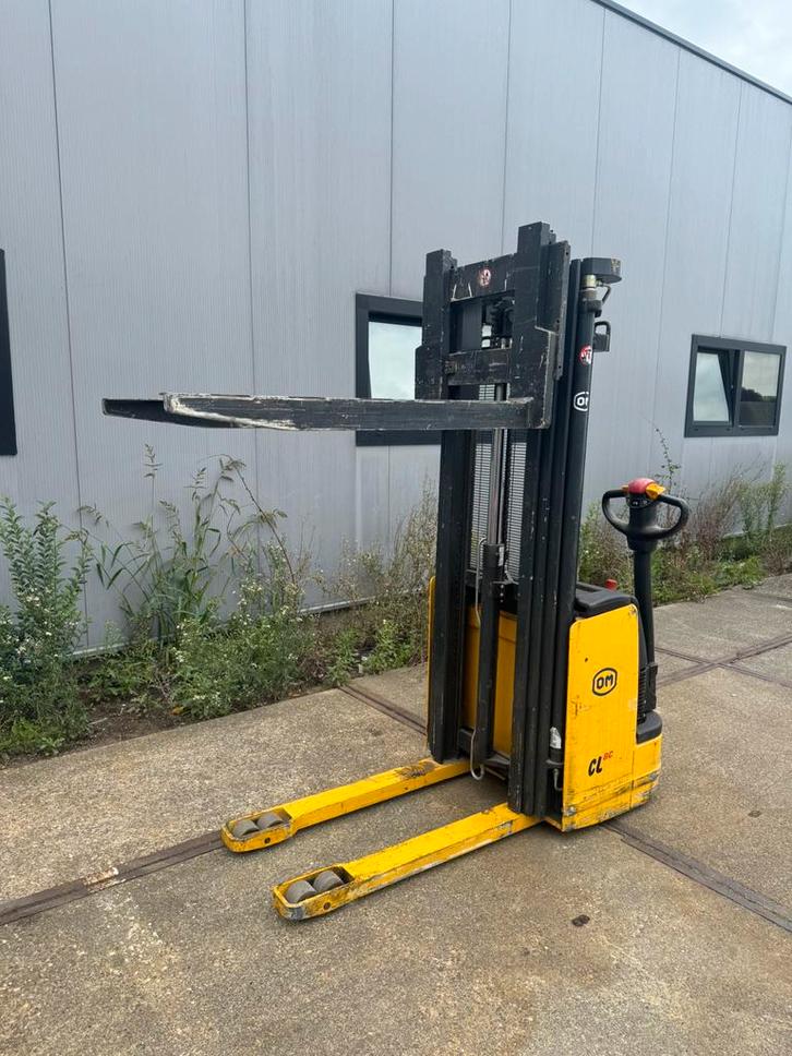 OM elektrische stapelaar palletwagen 440cm hefhoogte, Doe-het-zelf en Verbouw, Palletwagens en Pompwagens, Gebruikt, Ophalen