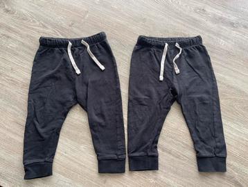 2x jogging broekjes zwart maat 92 beschikbaar voor biedingen