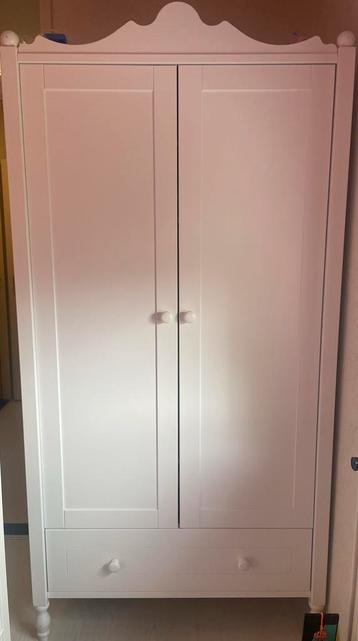 Kledingkast  beschikbaar voor biedingen