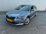 Skoda Superb 1.6TDI 88KW Combi Dsg-7 2015 Grijs, Auto's, Skoda, Stof, 4 cilinders, Origineel Nederlands, Diesel