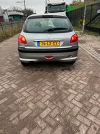 Peugeot 206 1.4 5D 2003 Grijs 223000 km, Auto's, Peugeot, Voorwielaandrijving, 4 cilinders, Origineel Nederlands, Particulier