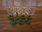 7 Vintage Likeur Glazen met Groene Voet, Ophalen, Overige materialen, Zo goed als nieuw, Minder dan 25 cm