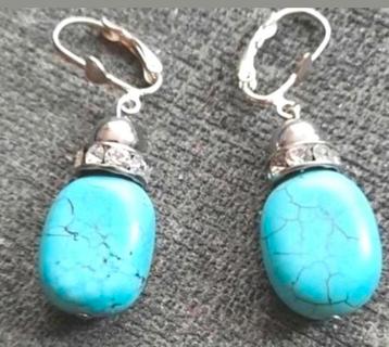 Nieuwe turquoise stenen oorbellen 5 cm lengte  beschikbaar voor biedingen