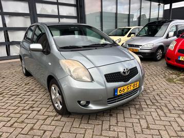 Toyota Yaris 1.3 16V Vvt-i 5DR 2006 Grijs beschikbaar voor biedingen