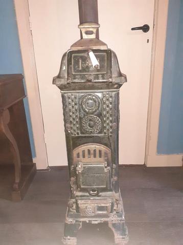 Klassieke Jugenstil kachel beschikbaar voor biedingen