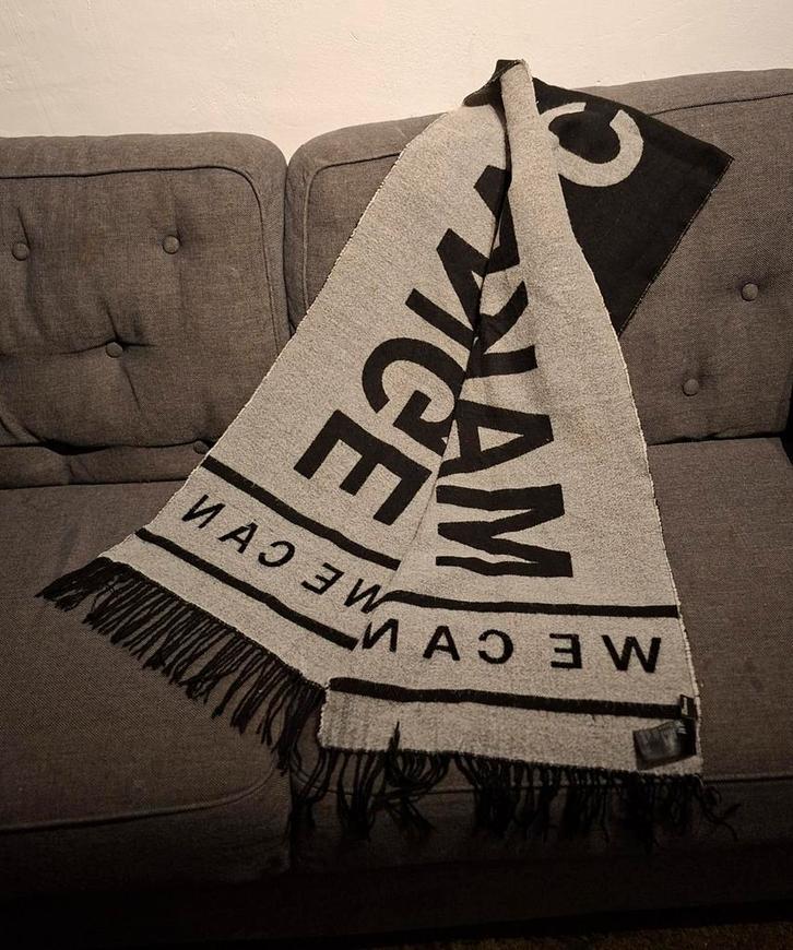 H&M Sjaal - Make Change, Kleding | Dames, Truien en Vesten, Zo goed als nieuw, Maat 46/48 (XL) of groter, Zwart, Ophalen of Verzenden