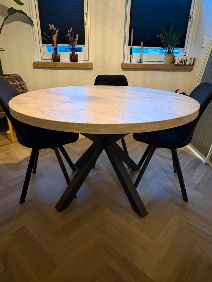Eettafel rond Bressano Kwantum 120cm, Huis en Inrichting, Tafels | Eettafels, Zo goed als nieuw, 100 tot 150 cm, Vier personen
