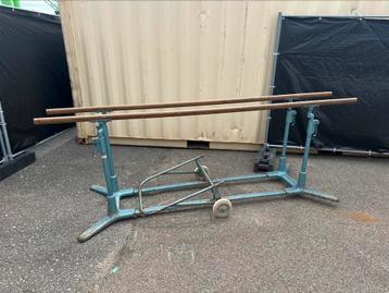 Turn bruk/ turnbruk met gelijke leggers. Revalidatie brug beschikbaar voor biedingen
