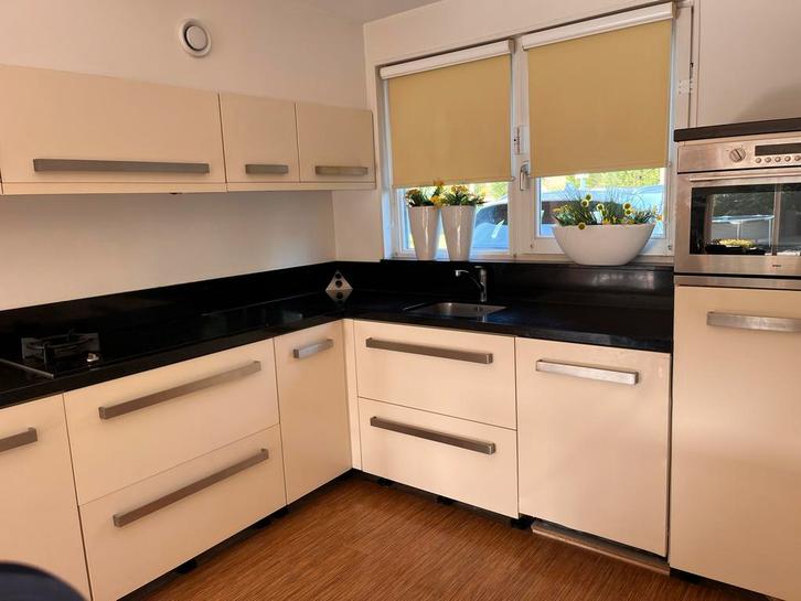 Crème Hoekkeuken met Granieten blad  (niet gedemonteerd), Huis en Inrichting, Keuken | Complete keukens, Gebruikt, Hoekkeuken