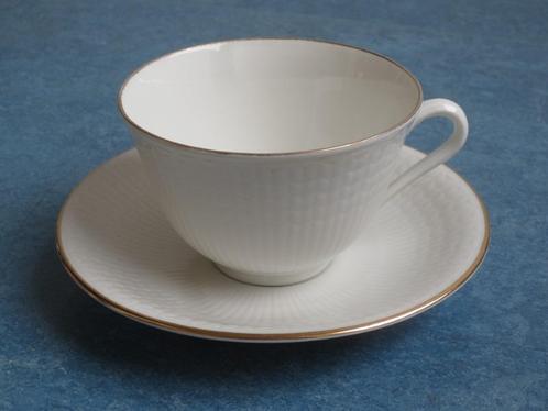 Vintage kop en schotel Rorstrand Sweden wit met gouden rand, Antiek en Kunst, Antiek | Servies los, Ophalen of Verzenden