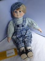 POP JONGEN * LEUK GEKLEED * Porselein *, Verzamelen, Poppen, Verzenden, Zo goed als nieuw, Pop