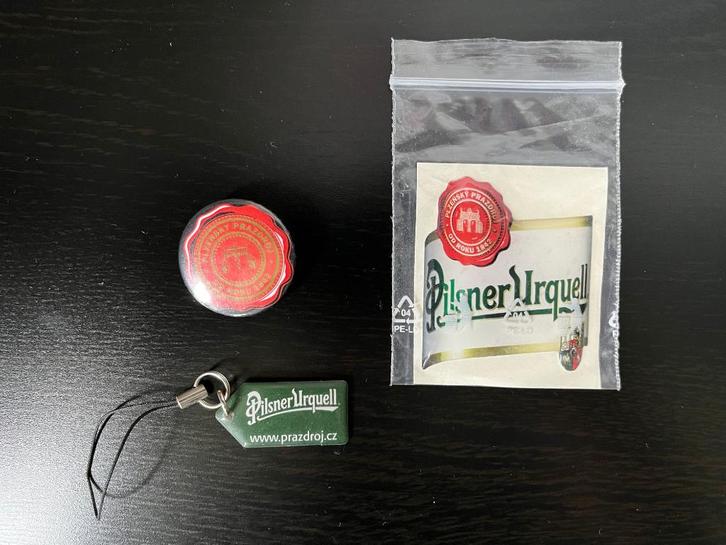 Pilsner Urquell button, sticker en hangertje, Verzamelen, Biermerken, Nieuw, Ophalen of Verzenden