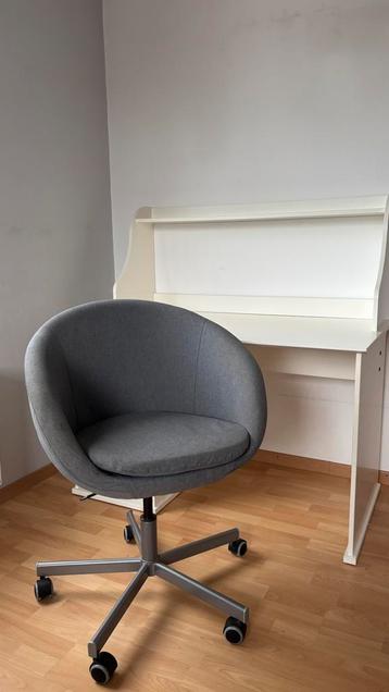 Grijze bureaustoel beschikbaar voor biedingen