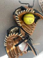 2 softbal/honkbal handschoenen inclusief 2 ballen., Sport en Fitness, Honkbal en Softbal, Ophalen, Zo goed als nieuw, Handschoen