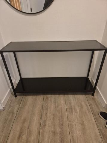 Zwarte dressoir beschikbaar voor biedingen