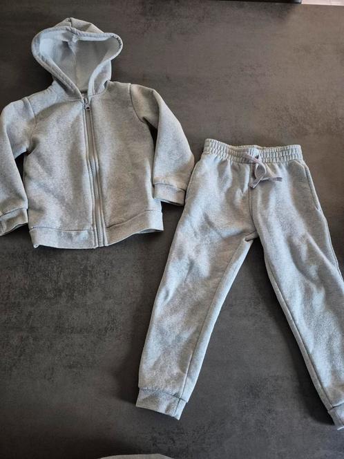 Zeeman setje joggingpak broek met vest grijs 98 104, Kinderen en Baby's, Kinderkleding | Maat 98, Zo goed als nieuw, Jongen of Meisje