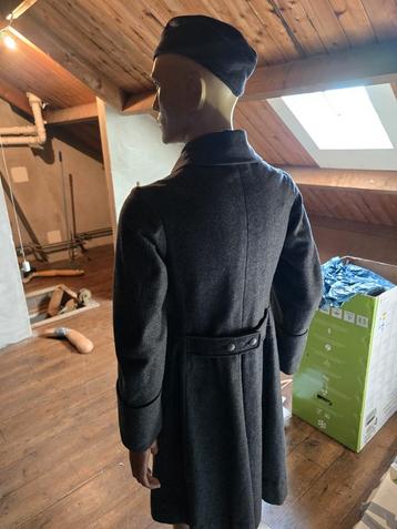 Orginele oorlogse Duitse mantel met schuitje (petje) beschikbaar voor biedingen