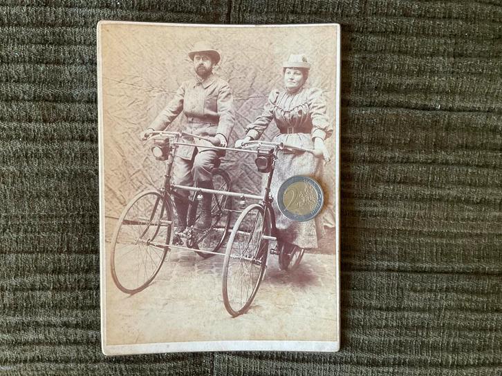 Kabinetfoto man en vrouw op fiets, Alfred Sieglitz 1895 ?, Verzamelen, Foto's en Prenten, Zo goed als nieuw, Overige onderwerpen