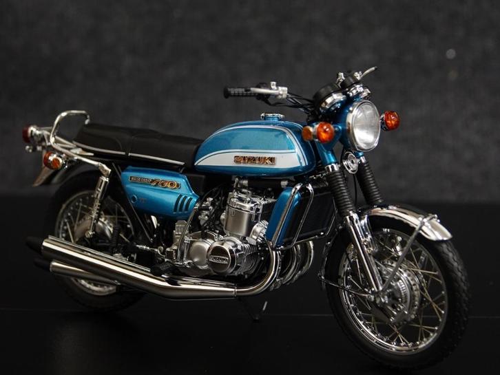 Minichamps 1:12 Suzuki GT750J 1973 groen, Hobby en Vrije tijd, Modelauto's | 1:5 tot 1:12, Nieuw, Motor, 1:9 t/m 1:12, Ophalen of Verzenden