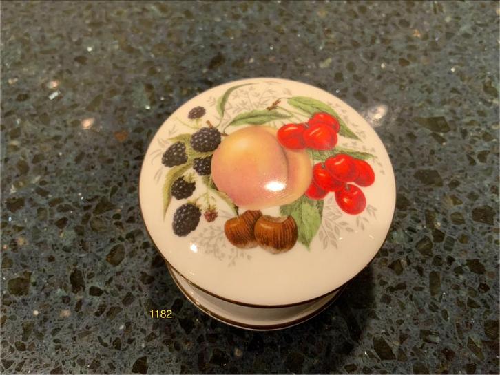 Fijne porseleinen sieradendoosje - Made in England, Antiek en Kunst, Antiek | Keramiek en Aardewerk, Ophalen of Verzenden