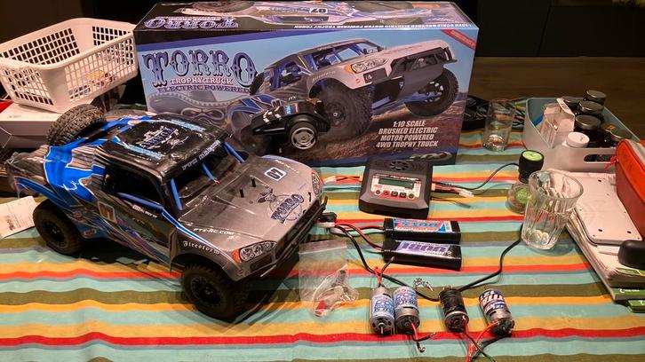 Torro trophy truck electric powered 4wd 50km ph+, Hobby en Vrije tijd, Modelbouw | Radiografisch | Auto's, Zo goed als nieuw, Auto offroad