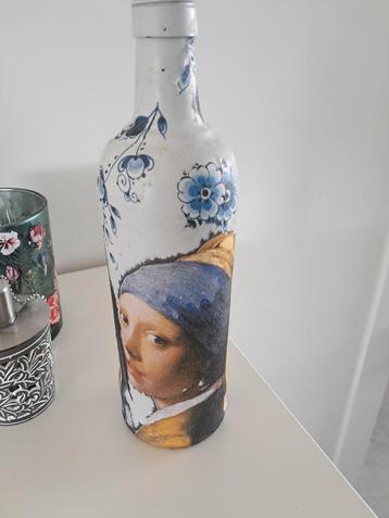 Delfts blauwe fles met 'Meisje met de parel' beschikbaar voor biedingen