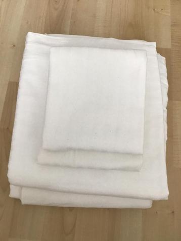2 dekbedovertrekken140x220 wit gestreept geweven! beschikbaar voor biedingen