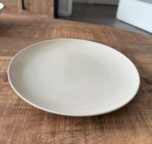 Ikea borden beige (63 stuks) (per soort in de beschrijving), Huis en Inrichting, Keuken | Servies, Zo goed als nieuw, Bord(en)