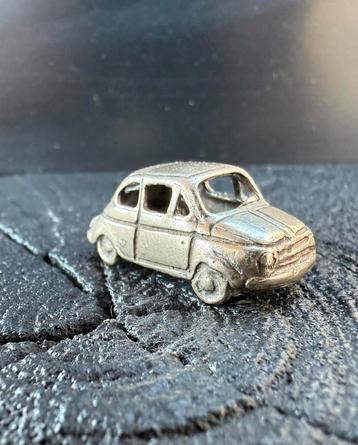 Zilveren miniatuur auto Fiat 500 beschikbaar voor biedingen