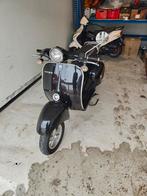 Mooie snorscooter vespa look, Fietsen en Brommers, Snorfietsen en Snorscooters, Ophalen, Zo goed als nieuw, Benzine, Vespa