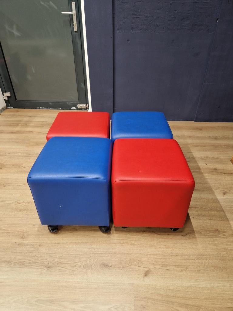 4 x poef op wielen GRATIS, Ophalen, Minder dan 50 cm, Gebruikt, Vierkant