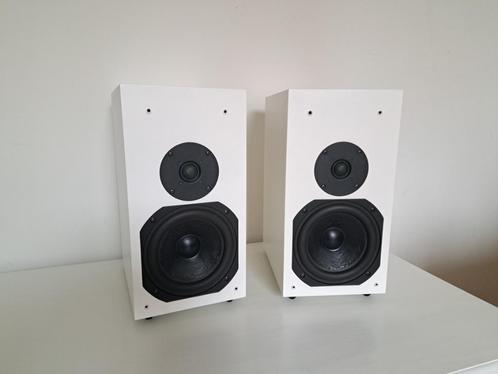 chario hiper 2000 boekenplank speaker wit witte speaker, Audio, Tv en Foto, Luidsprekers, Gebruikt, Front, Rear of Stereo speakers