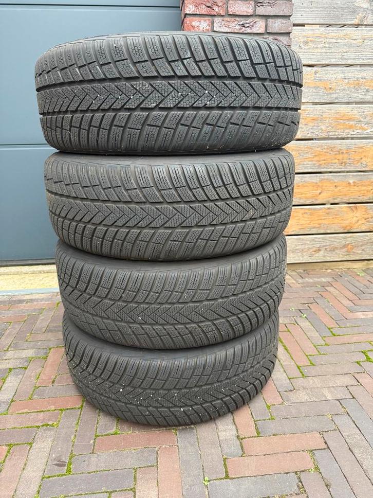 Nette set Winterbanden met stalen velgen Mercedes A/B/CLA, Auto-onderdelen, Banden en Velgen, Banden en Velgen, Winterbanden, 17 inch
