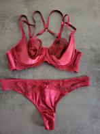 Hunkemöller lingerie set bh 75D en string M 38 rood, Hunkemöller, Ophalen of Verzenden, Rood, Setje
