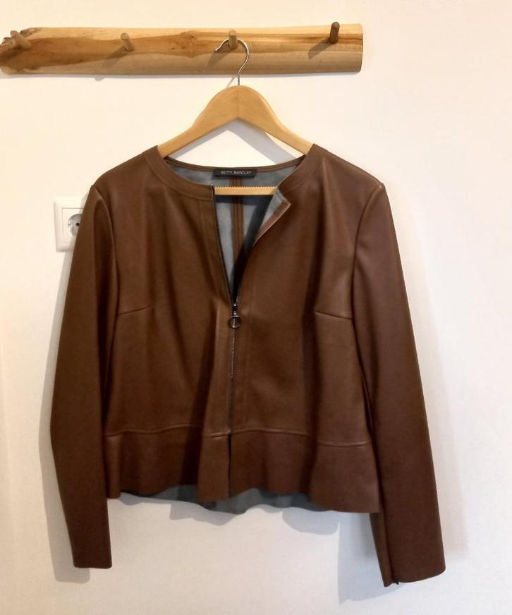 Kort bruin jasje – maat 40  , Kleding | Dames, Jasjes, Kostuums en Pakken, Zo goed als nieuw, Maat 38/40 (M), Bruin, Ophalen of Verzenden