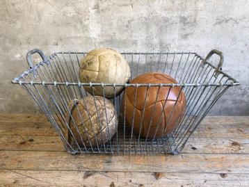 Grote rechthoekige draadmand | houtmand | kussens plaids beschikbaar voor biedingen