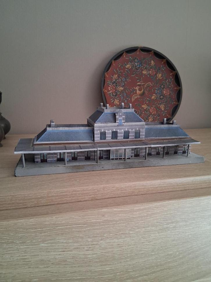 station sneek cardboardmodel, Hobby en Vrije tijd, Modeltreinen | N-Spoor, Zo goed als nieuw, Brug, Tunnel of Gebouw, Gelijkstroom of Wisselstroom