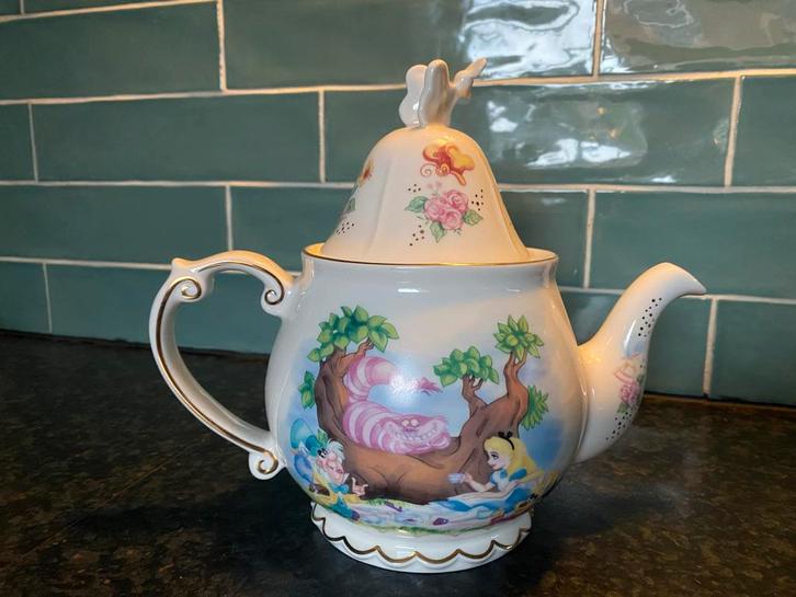 Disney Alice in Wonderland Theepot, Huis en Inrichting, Keuken | Servies, Nieuw, Overige typen, Overige stijlen, Keramiek, Ophalen of Verzenden