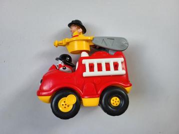 brandweer auto met 2 bijhorende poppetjes  beschikbaar voor biedingen