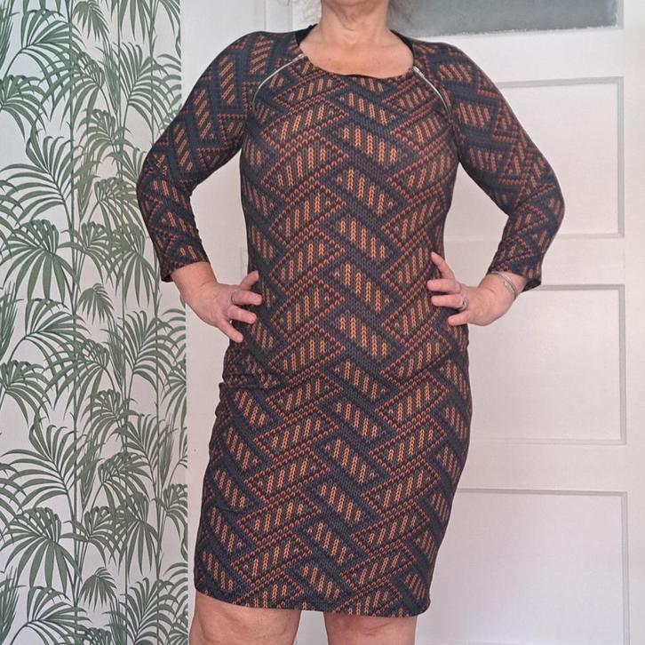 Mooie jurk met patroon van smashed lemon, Kleding | Dames, Jurken, Zo goed als nieuw, Maat 42/44 (L), Bruin, Boven de knie, Ophalen of Verzenden